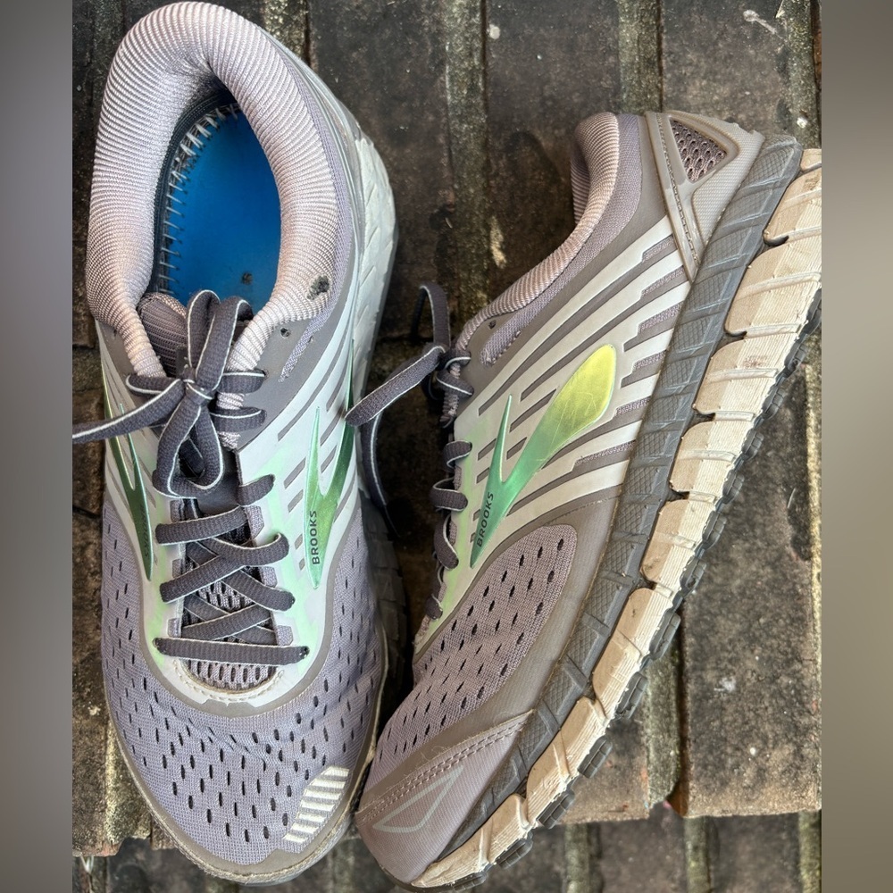 VGUC Brooks Ariel 18 Women's Size 10.5 D Wide Comfort Running Shoes Gray Mint